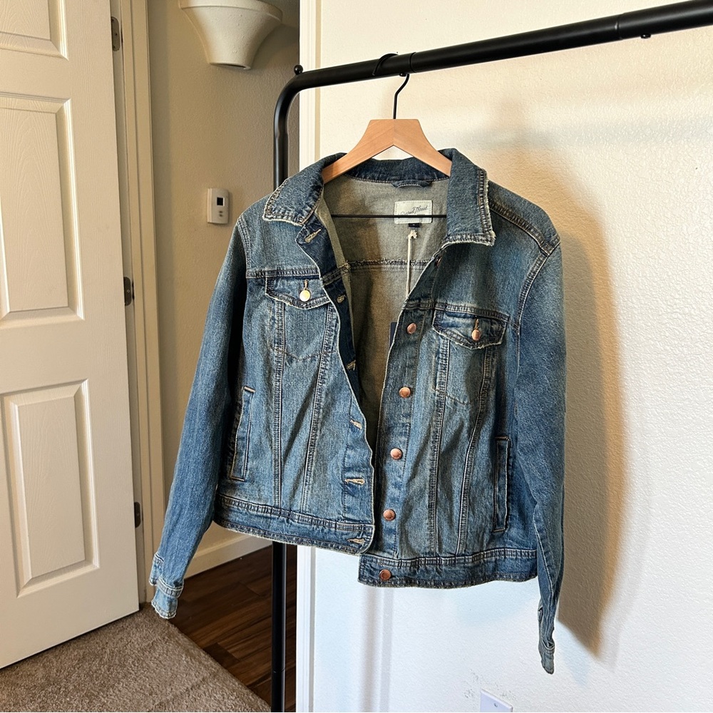 Universal Threads Denim Jacket - Medium Wash
